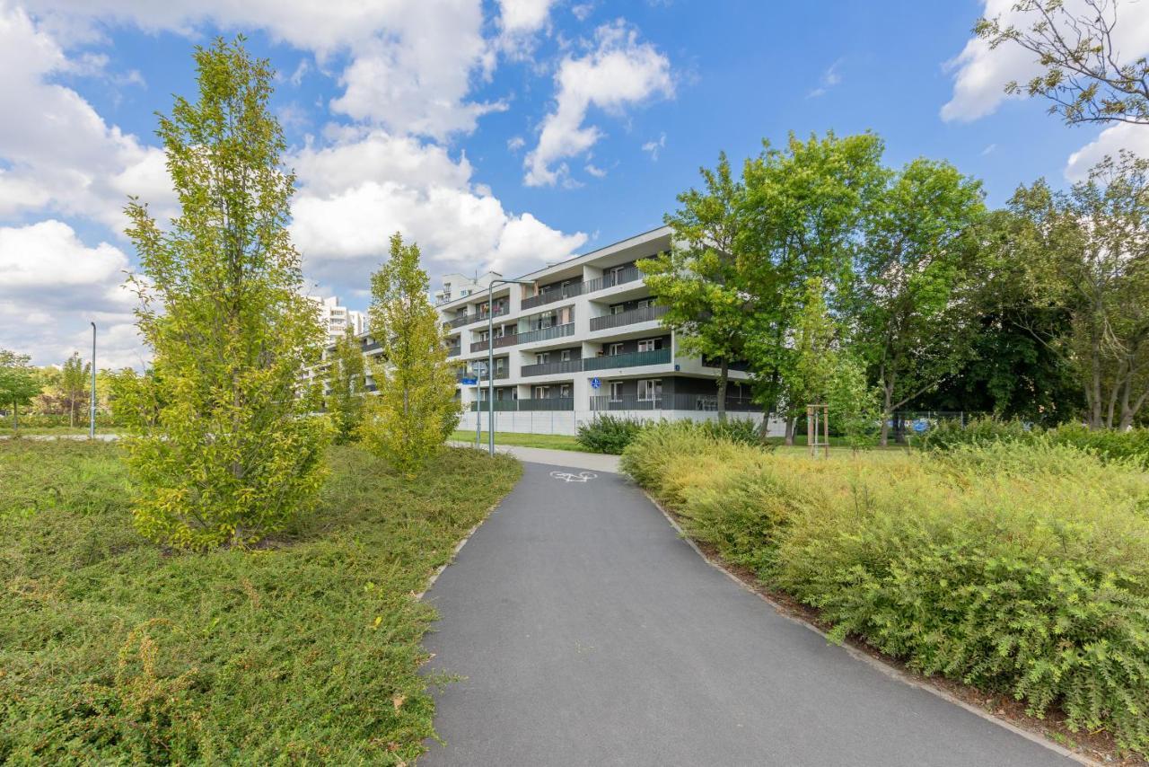 Metro Targowek Spacious Apartment With Parking By Noclegi Renters Warsaw Exterior photo