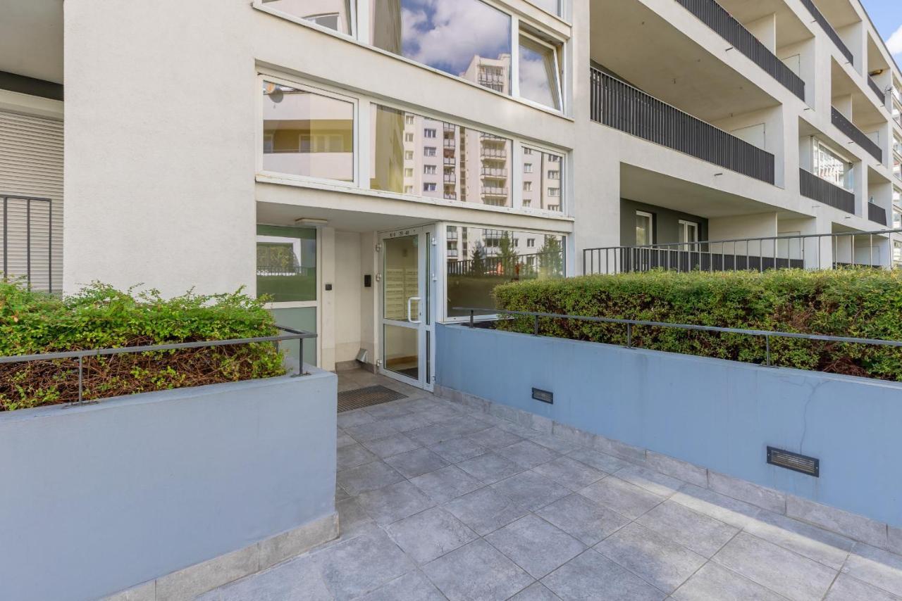 Metro Targowek Spacious Apartment With Parking By Noclegi Renters Warsaw Exterior photo