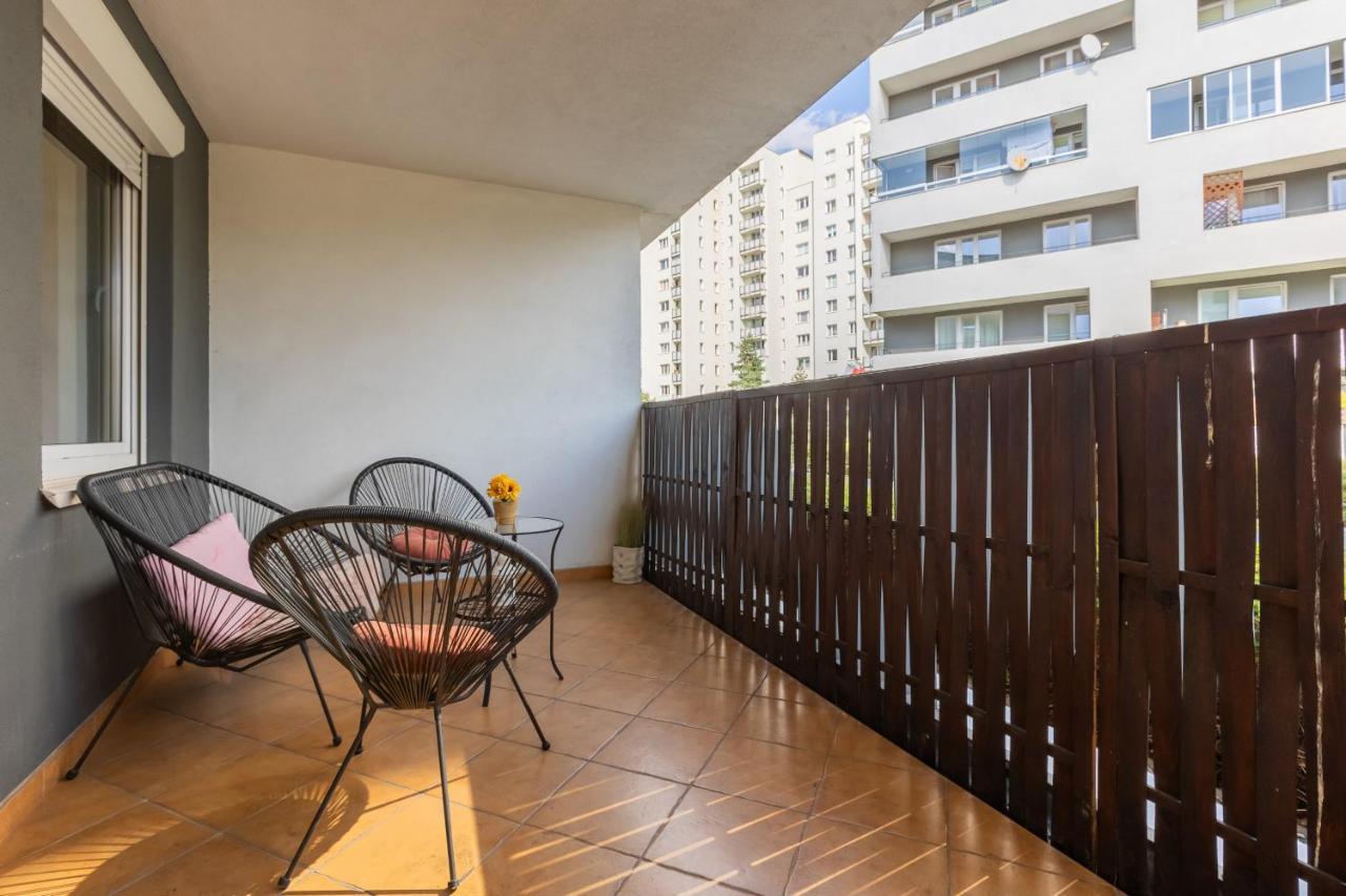 Metro Targowek Spacious Apartment With Parking By Noclegi Renters Warsaw Exterior photo