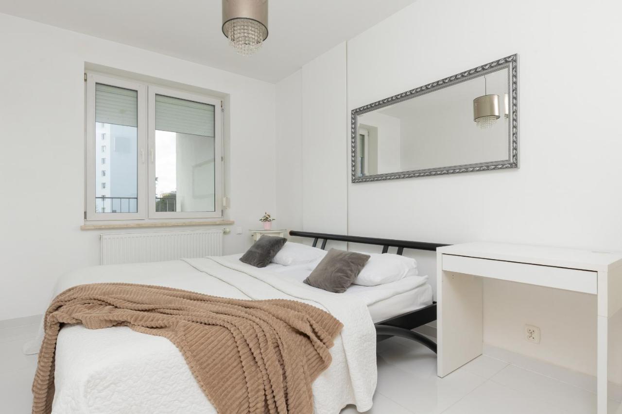 Metro Targowek Spacious Apartment With Parking By Noclegi Renters Warsaw Exterior photo