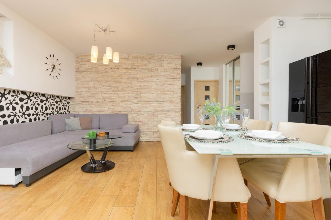 Metro Targowek Spacious Apartment With Parking By Noclegi Renters Warsaw Exterior photo