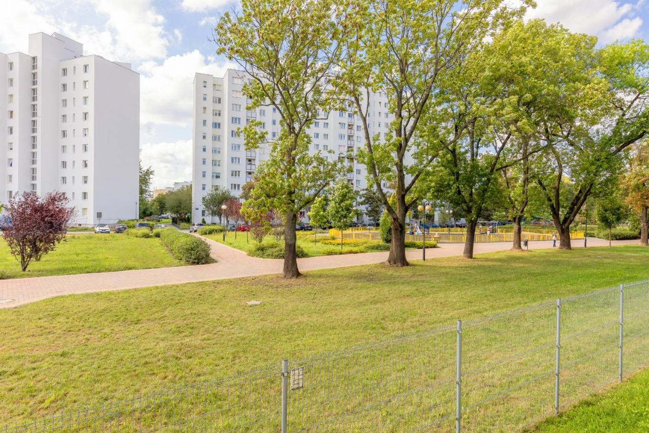 Metro Targowek Spacious Apartment With Parking By Noclegi Renters Warsaw Exterior photo