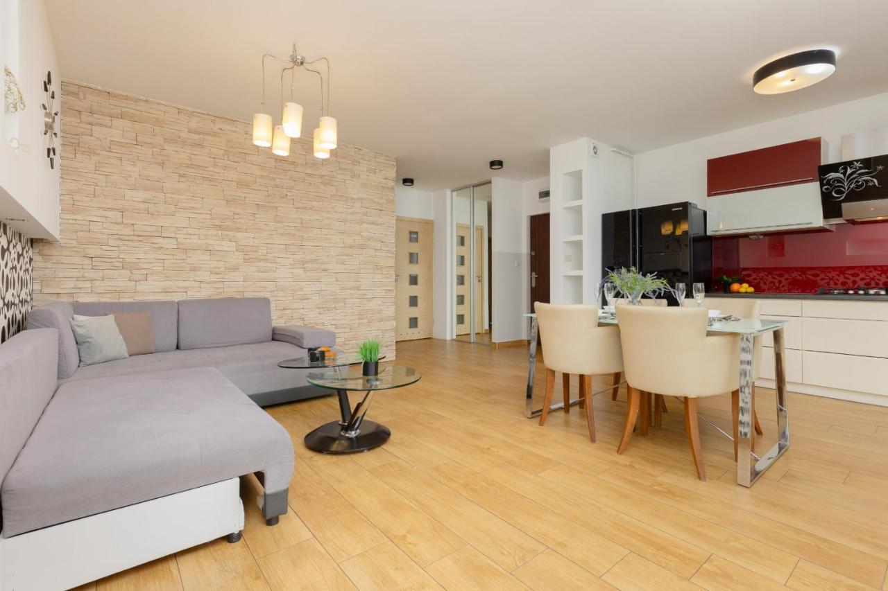 Metro Targowek Spacious Apartment With Parking By Noclegi Renters Warsaw Exterior photo